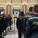 Президент наградил подростков из Одессы, спасавших детей в «Виктории»
