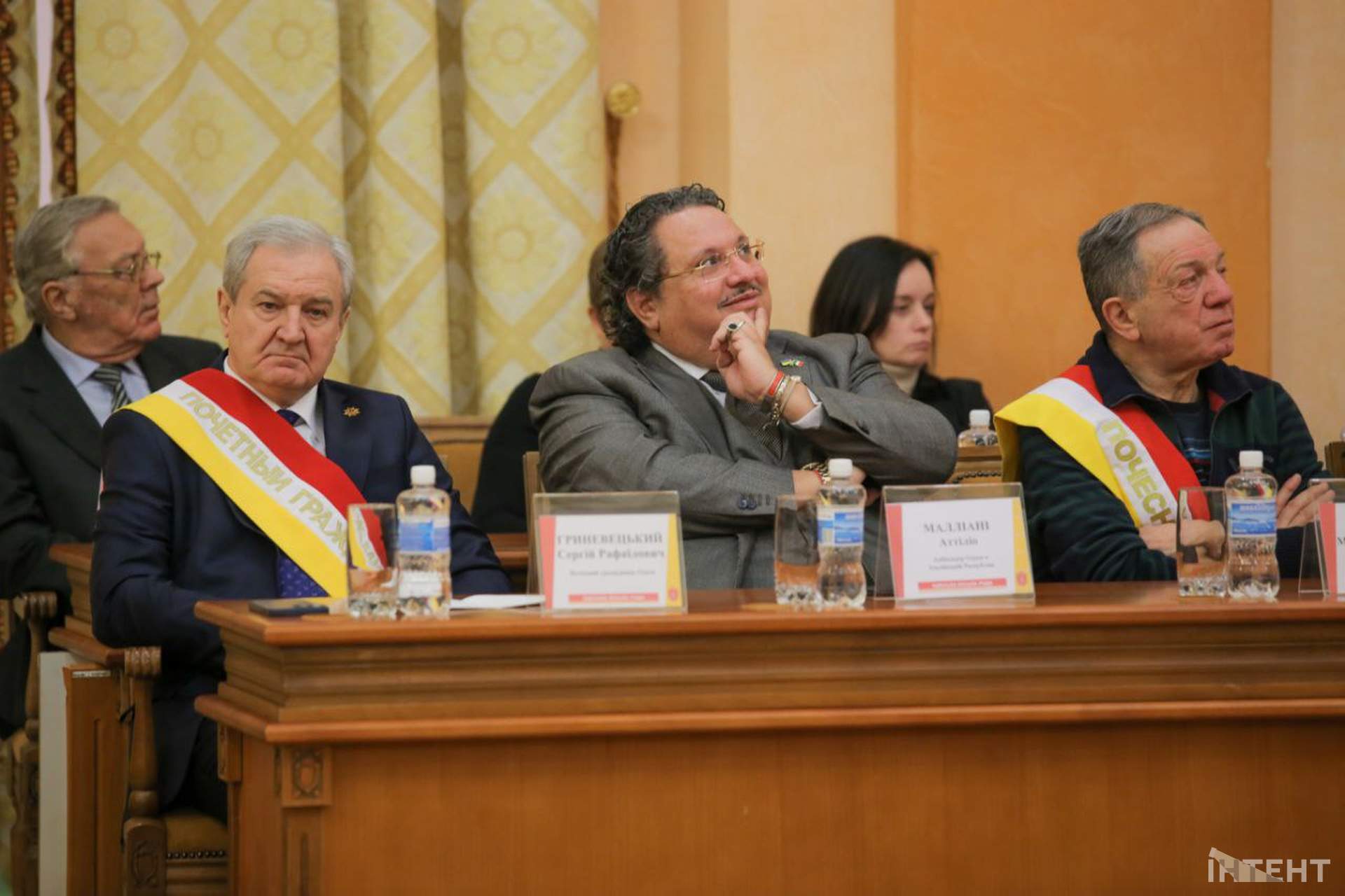 Емоційна сесія Одеської міської ради в об'єктиві Інтента