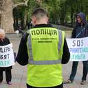 Сессия Одесского горсовета: немногочисленный митинг и Ждун у стен мэрии