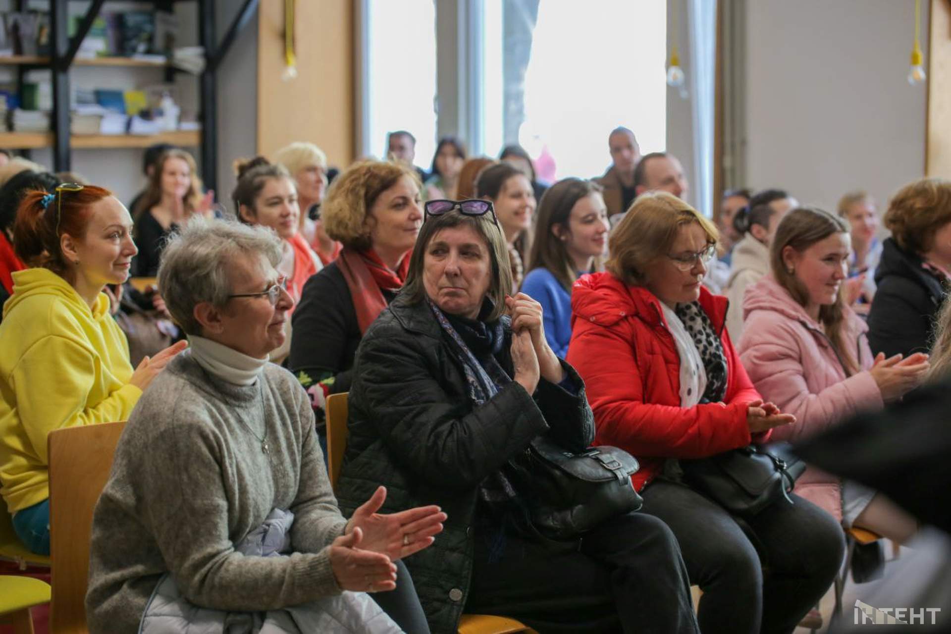 Лауреатка Шевченківської премії прочитала свої вірші на зустрічі з одеситами