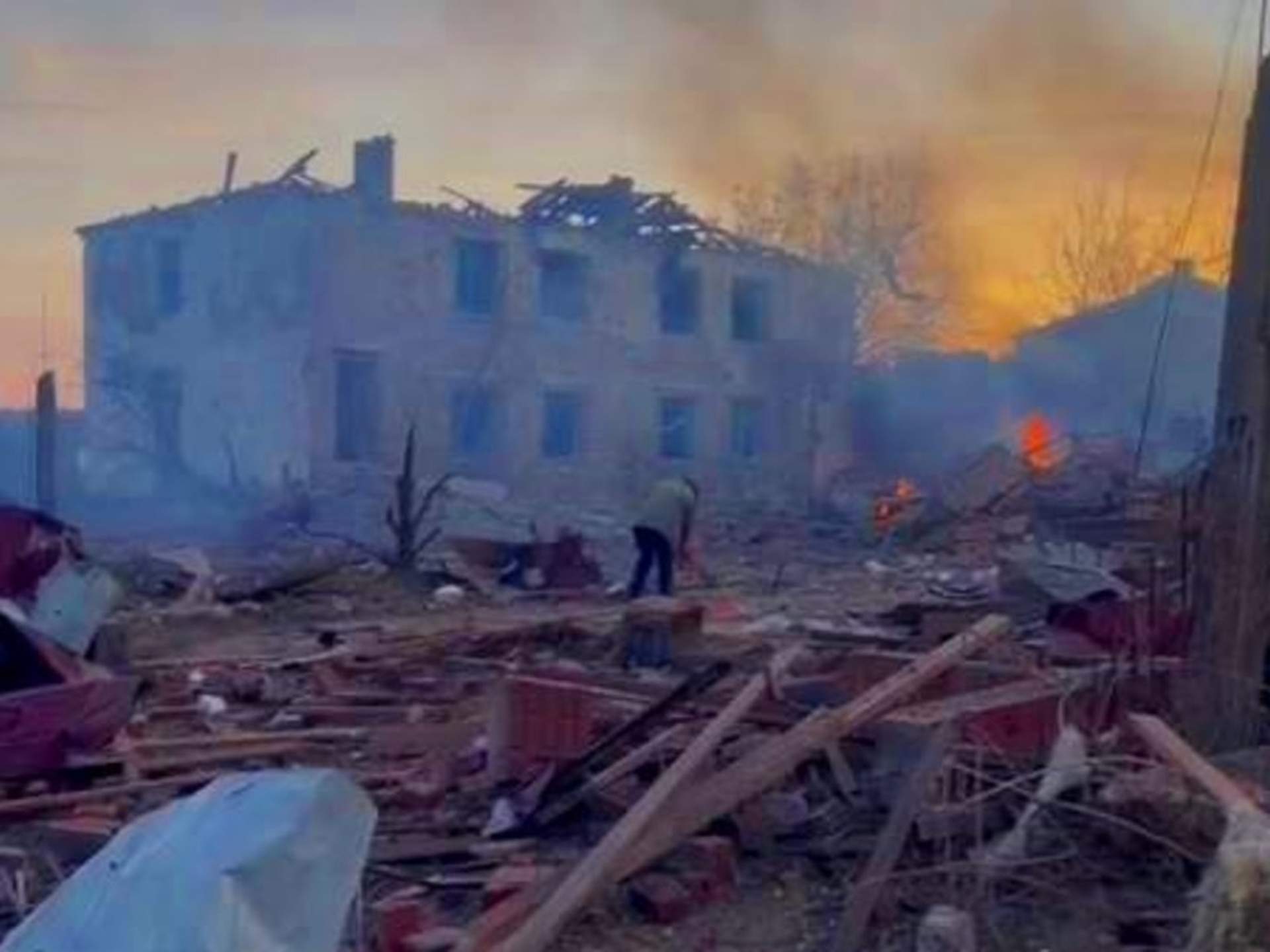 На Херсонщині показали наслідки російських атак: під завалами загинула жінка