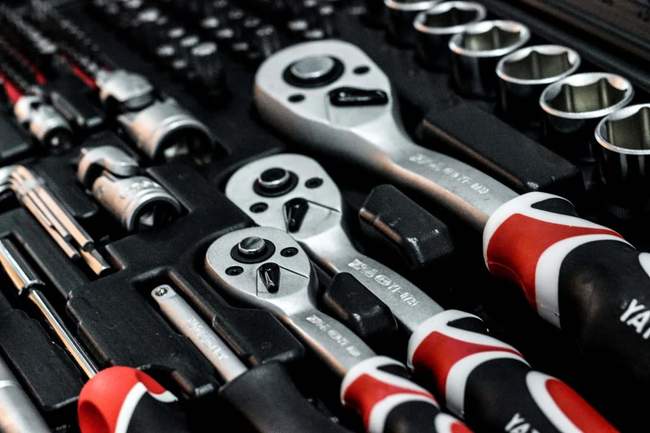 Сам собі майстер: базовий арсенал для дрібного домашнього ремонту, який заощадить ваші кошти