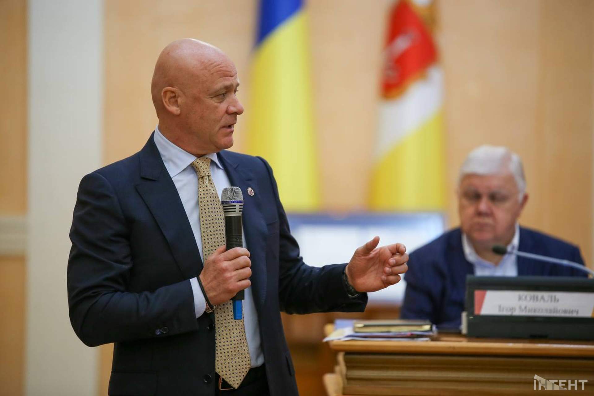 Дядя Гриша у гостях та вимкнення світла: сесія Одеської міської ради у світлинах Інтента