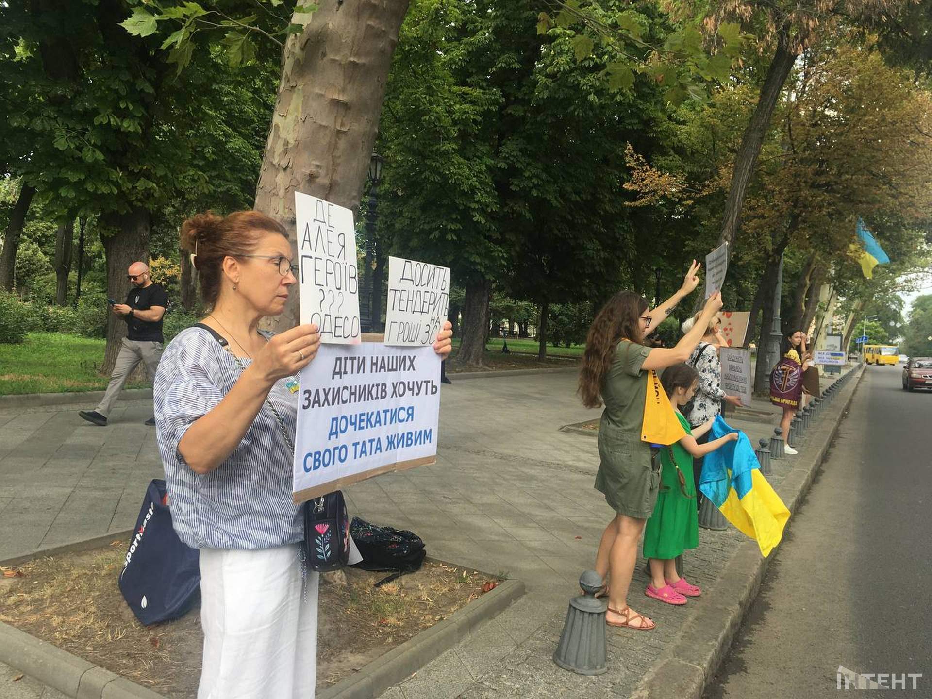 Скоро річниця: одесити продовжують вимагати від місцевої влади більше допомагати ЗСУ
