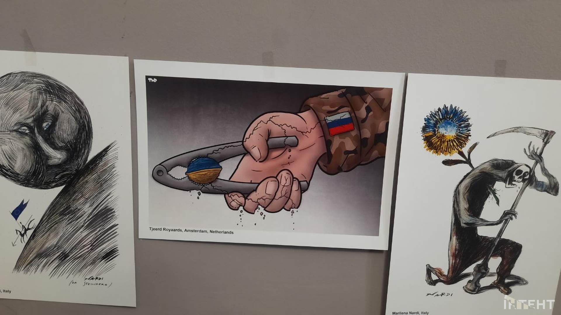 Війна очима карикатуриста: в Одесі презентували роботи понад 40 художників
