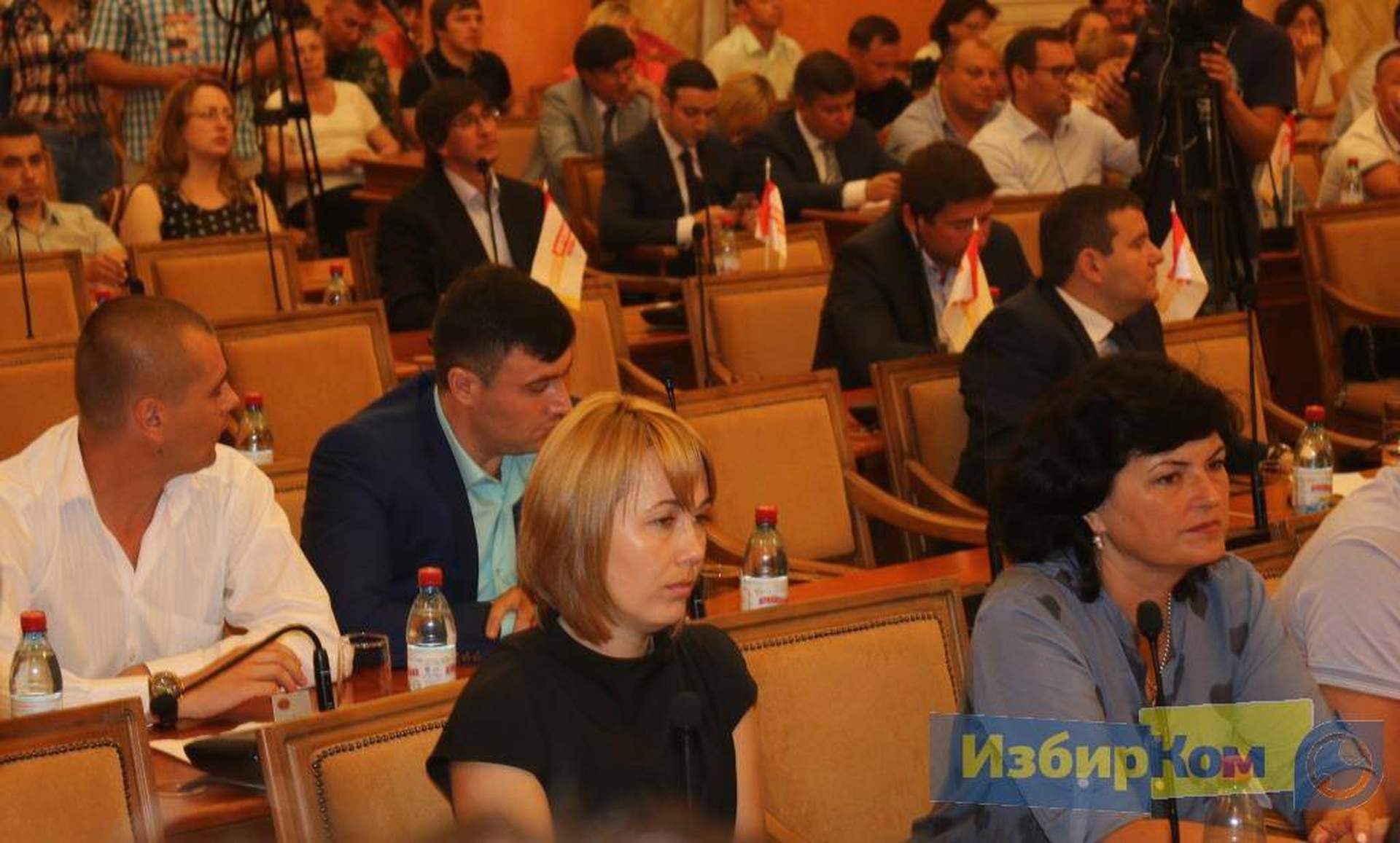 Неожиданная сессия Одесского горсовета: оцепление вокруг мэрии и сбор ради одного вопроса