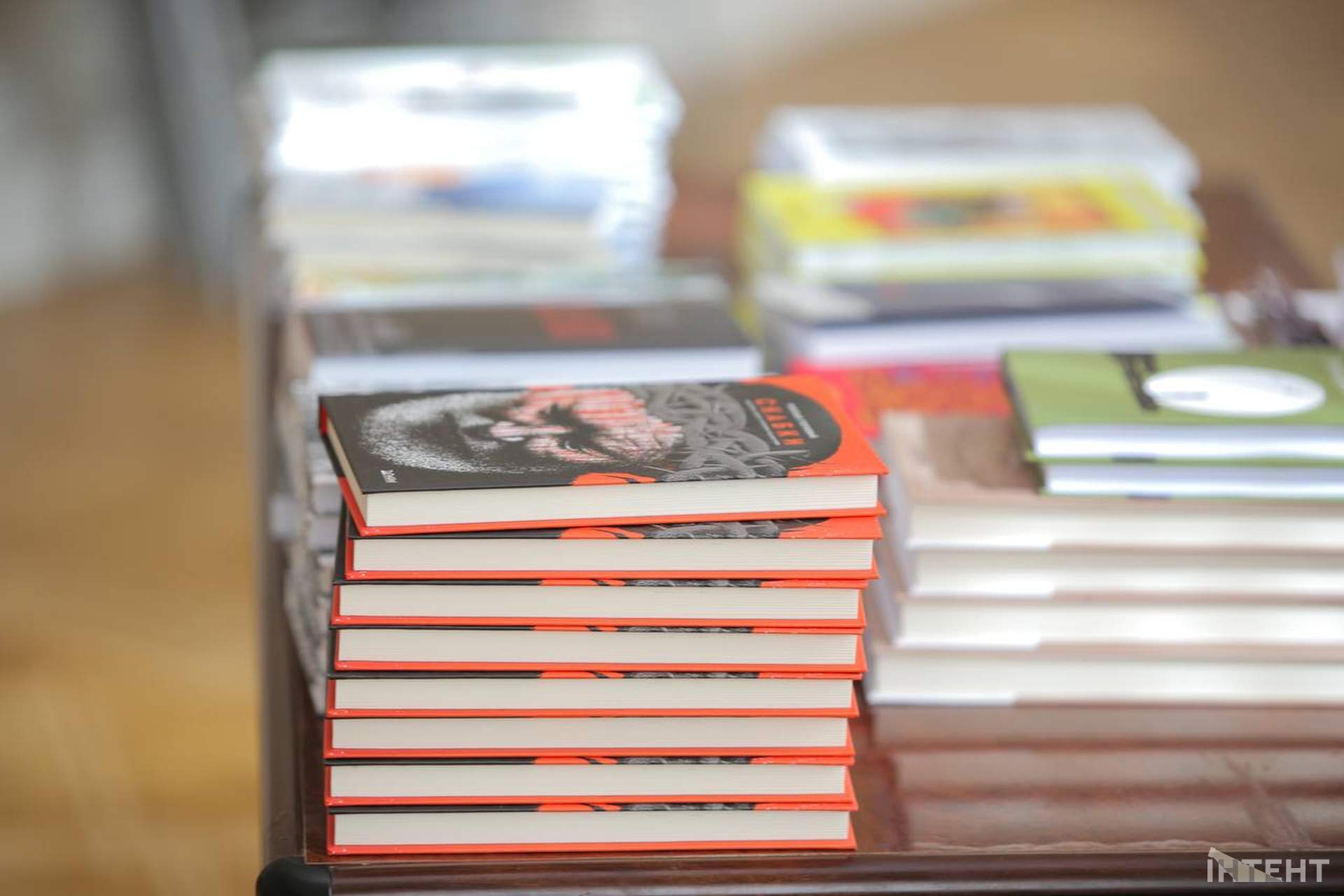 Волонтер та видавець Горовий презентував одеситам дев'ять книжок