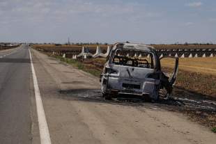 Окупаційні війська беруть Херсон в оточення за допомогою дронів