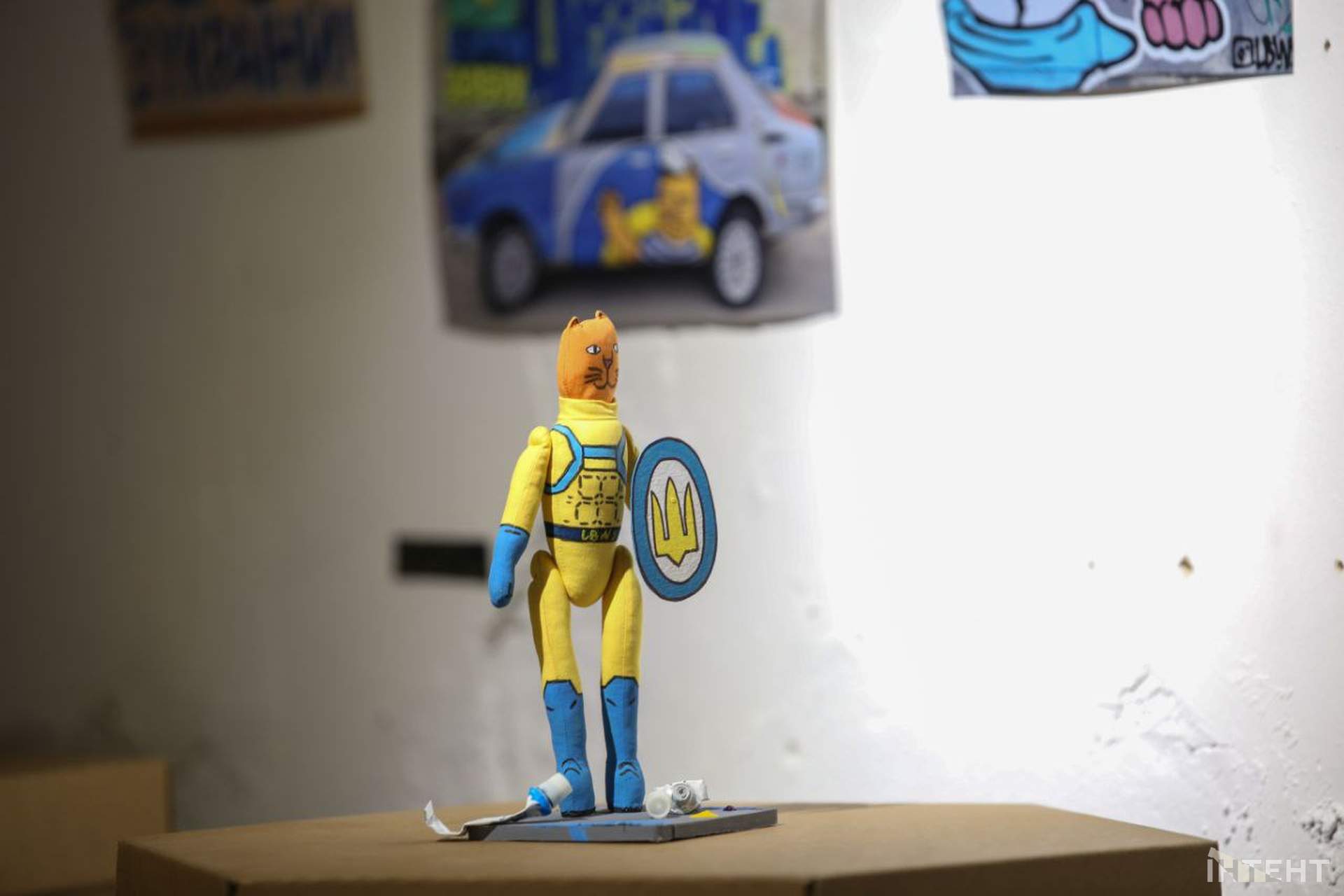 Barbie-українка та манекени замість полотна: в Одесі відкрилася виставка, присвячена війні