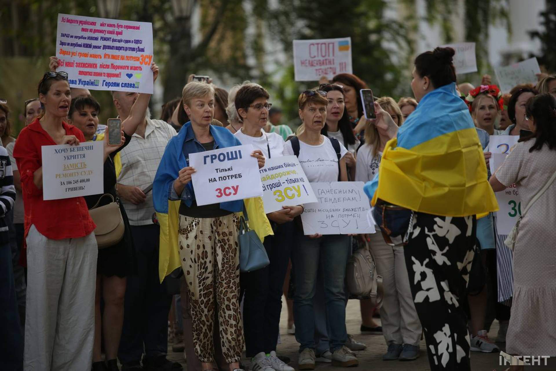 "В першу чергу - ЗСУ": в Одесі вже майже два тижні протестують проти несвоєчасних тендерів