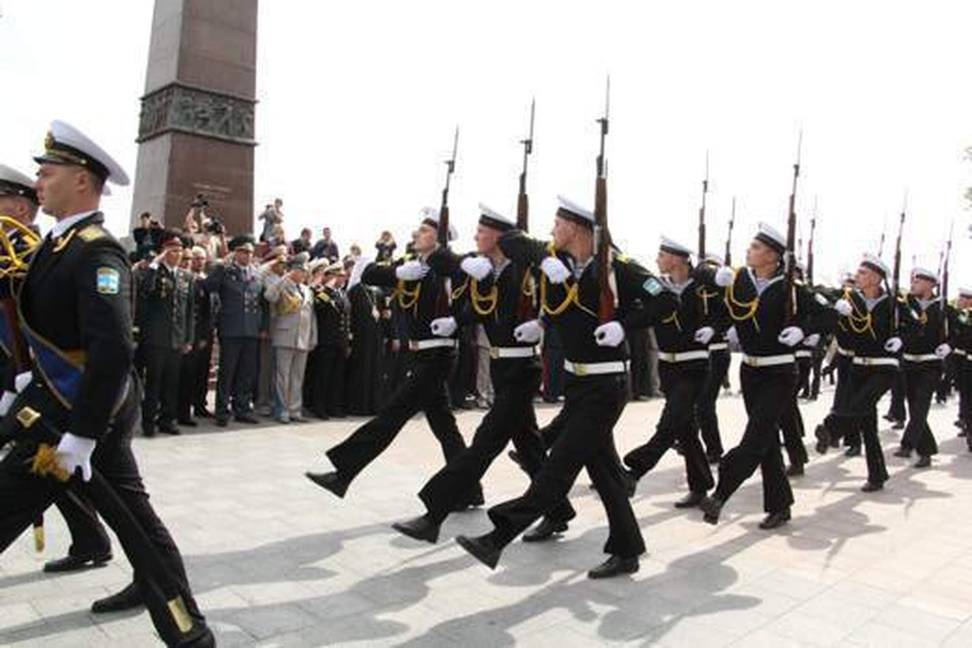 9 мая в Украине: президент в Киеве, потасовка в Харькове и ретропарад в Одессе