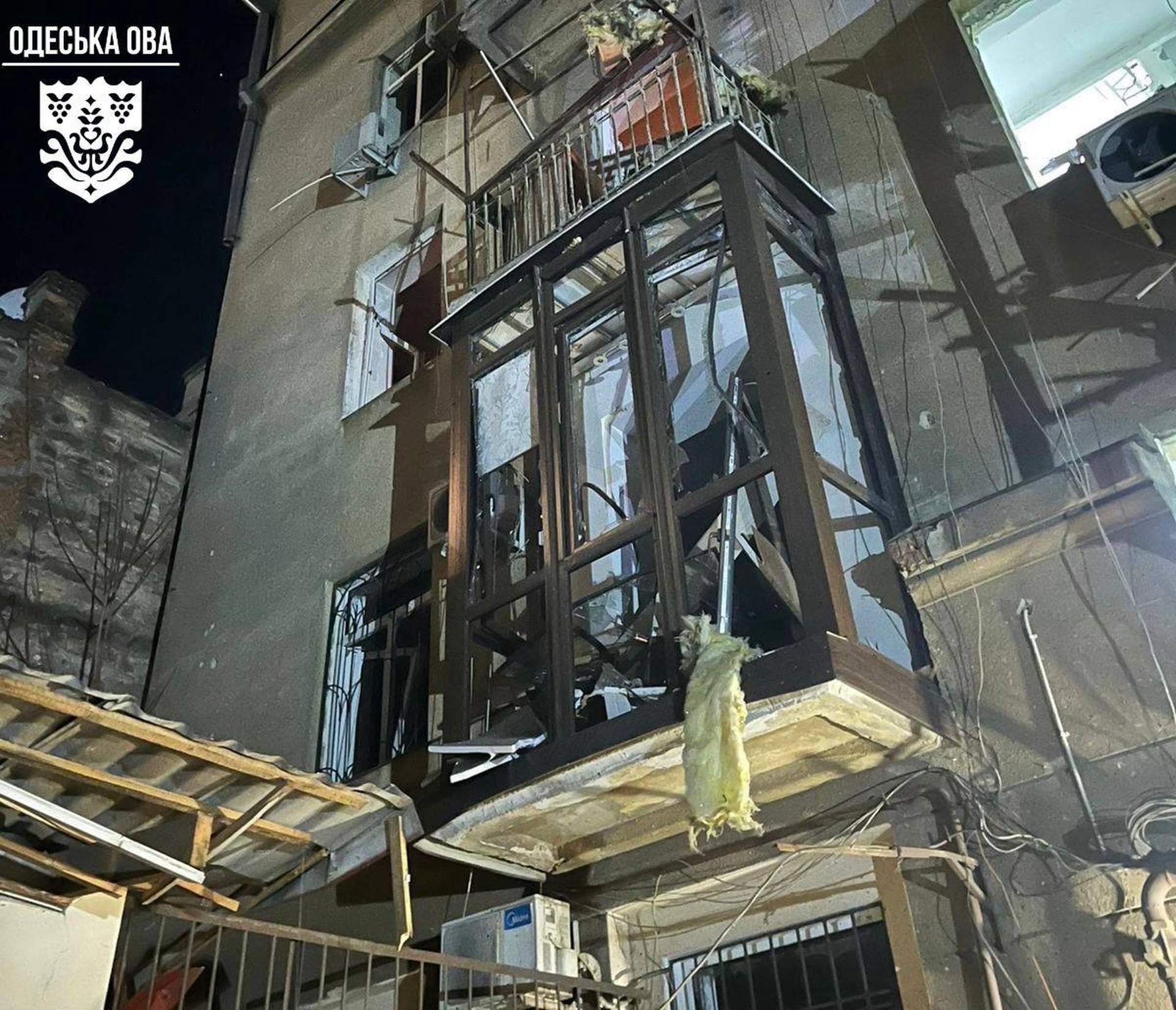 Внаслідок двох хвиль нічних атак в Одесі постраждали шість жителів