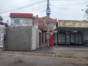 Обстріли Херсона: ще три укриття з'явилися на вулицях міста