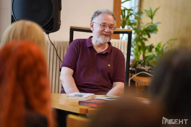 The writer urged people not to turn Ukraine into a mini-empire