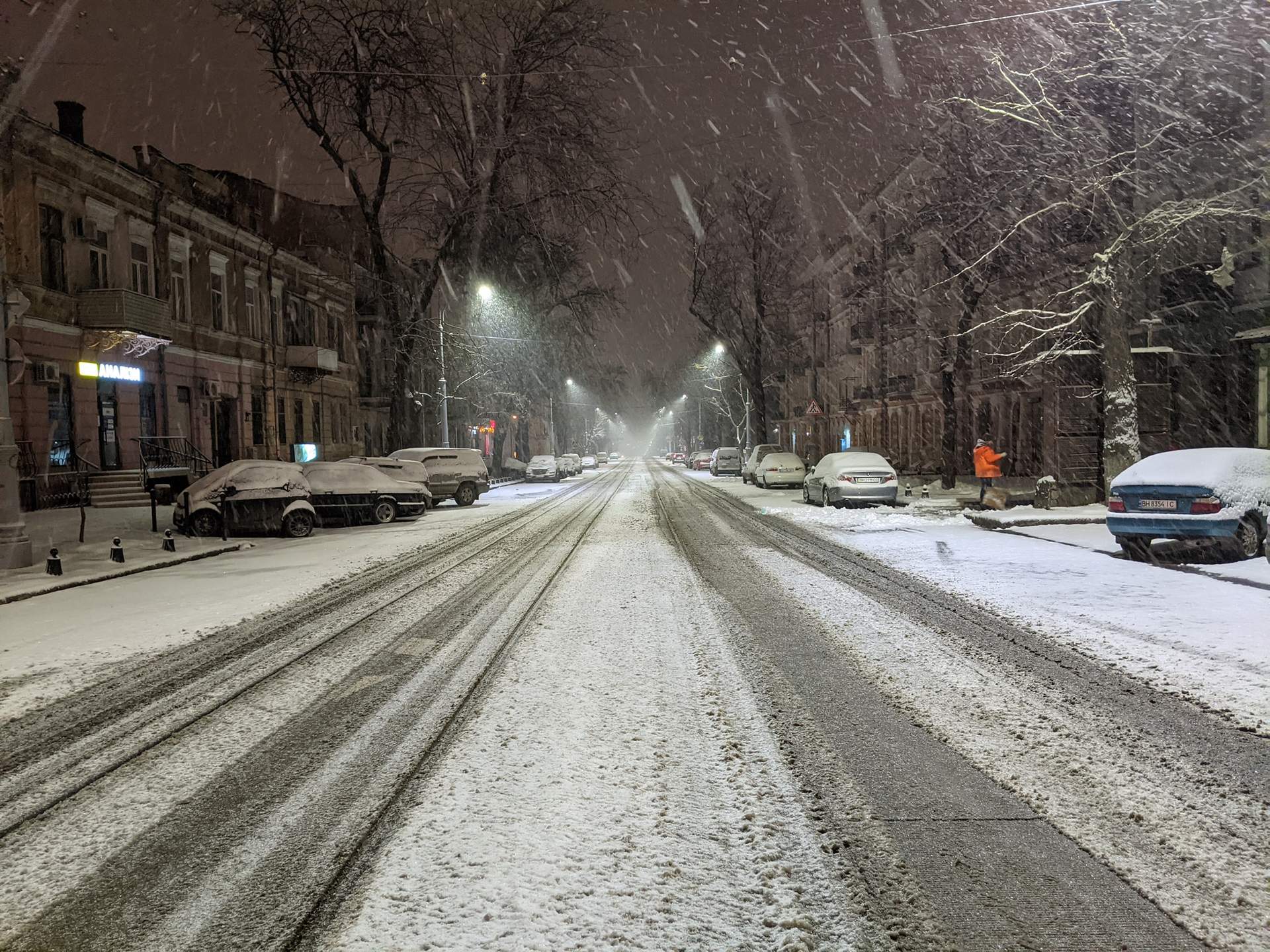 Одесу завалює снігом