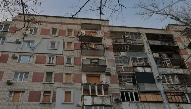 Зруйнований будинок у Херсоні. Фото: Херсонська ОВА