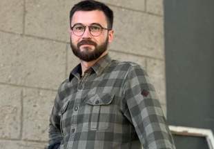 Одесситы начали флешмоб в поддержку отправленного в СИЗО бывшего замдиректора сгоревшего колледжа