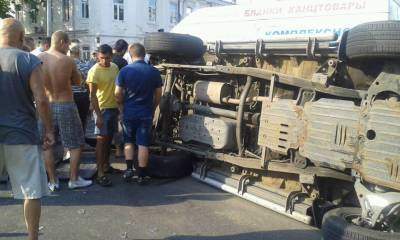 В Одессе из-за ДТП с участием полиции перевернулся автомобиль