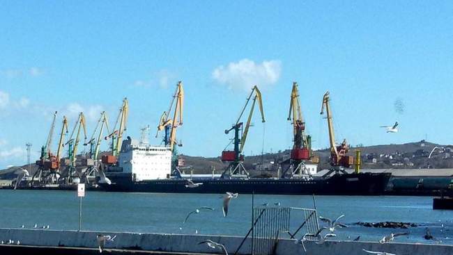 Sanctioned Russian bulk carrier caught transporting Ukrainian grain from Crimea