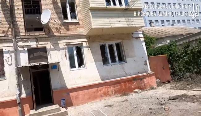 Волонтери та мирні жителі Херсона постраждали від російського обстрілу