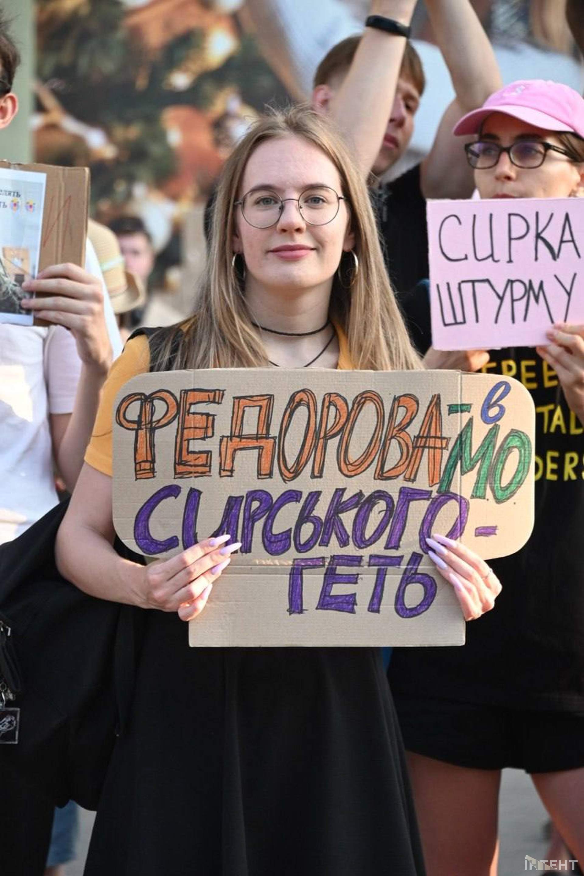 В Одесі в четвертий день протесту через відставку Федорова роздають наколоті апельсини