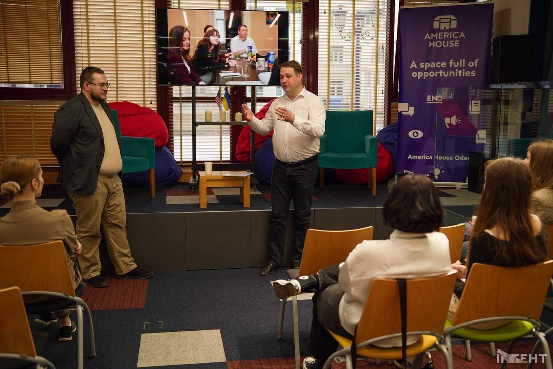 Інтент випустив перших студентів власної медіашколи