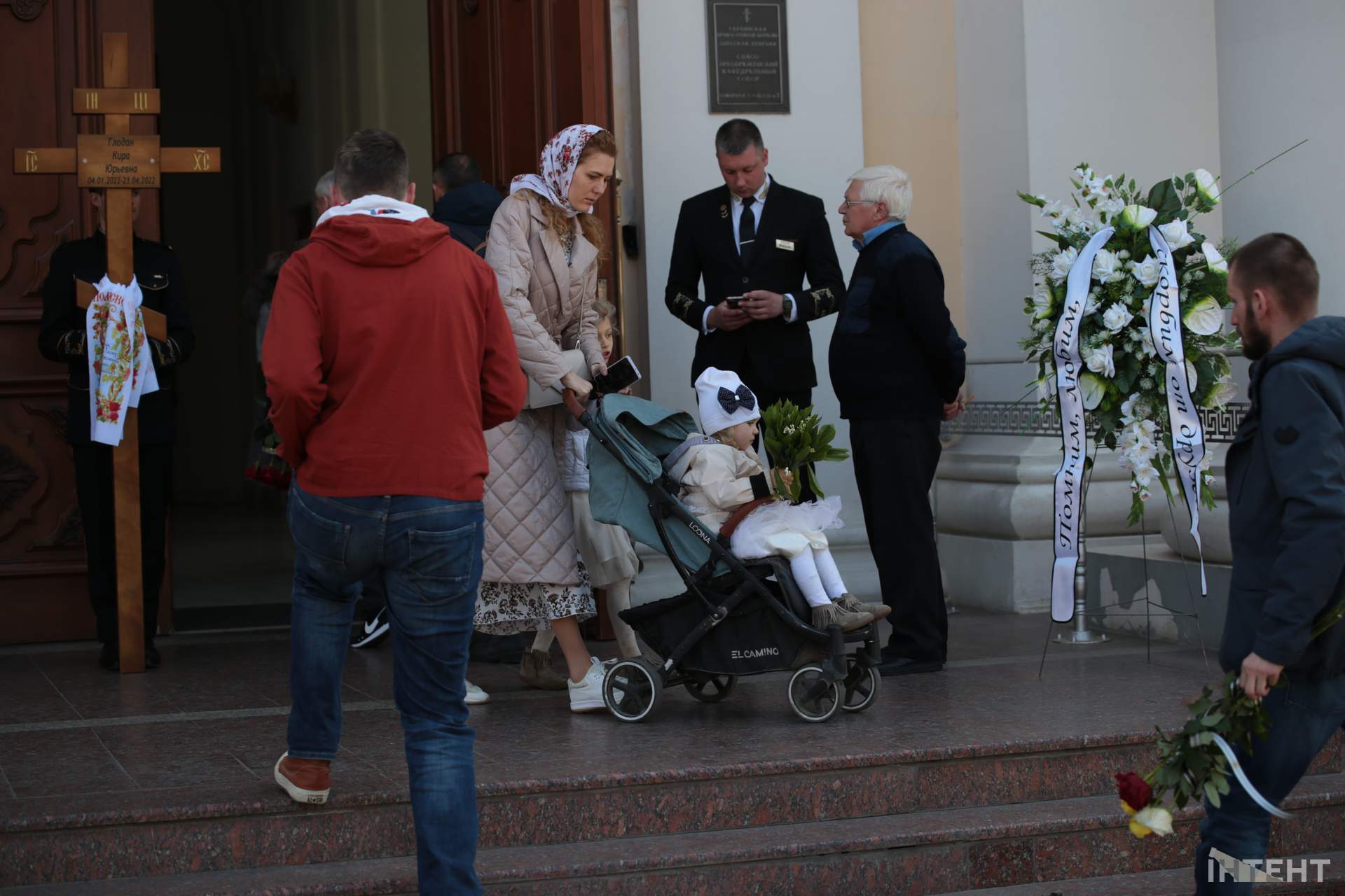 В Одесі попрощалися із вбитими російською ракетою немовлям, його мамою та бабусею