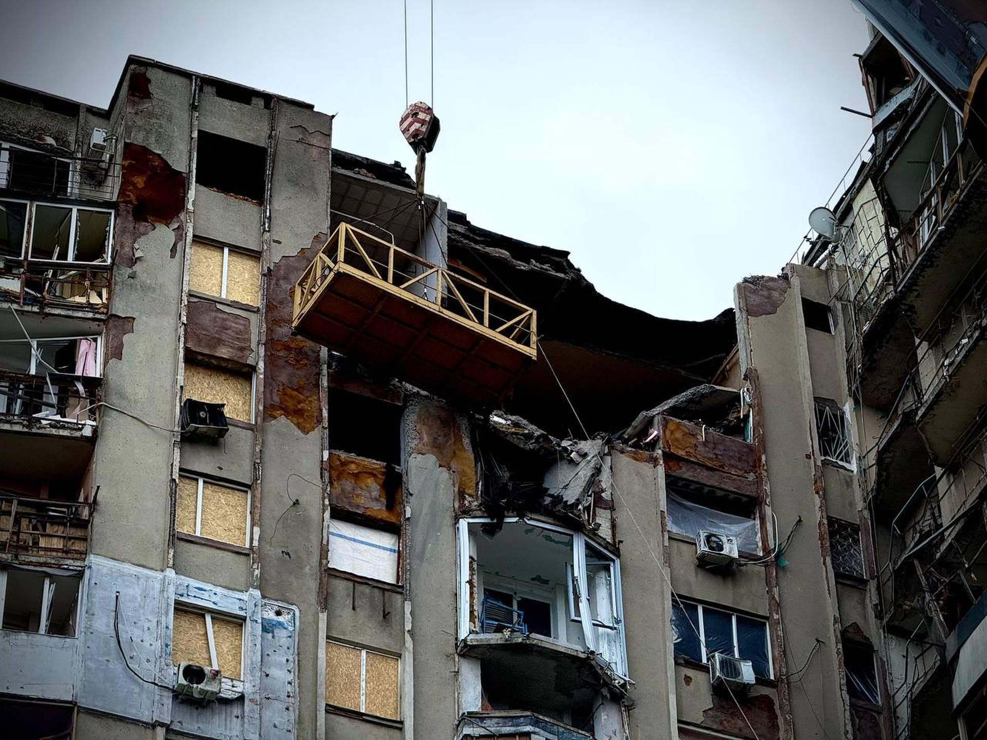 В Одесі почали протиаварійні роботи на багатоповерхівці, що постраждала від росіян