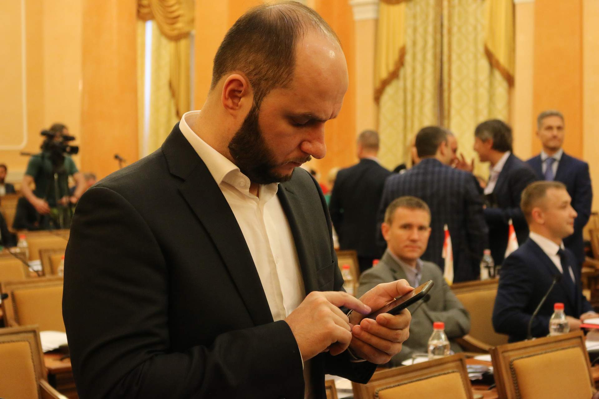 Сессия Одесского городского совета: палатка перед мэрией и "подарок" депутатам