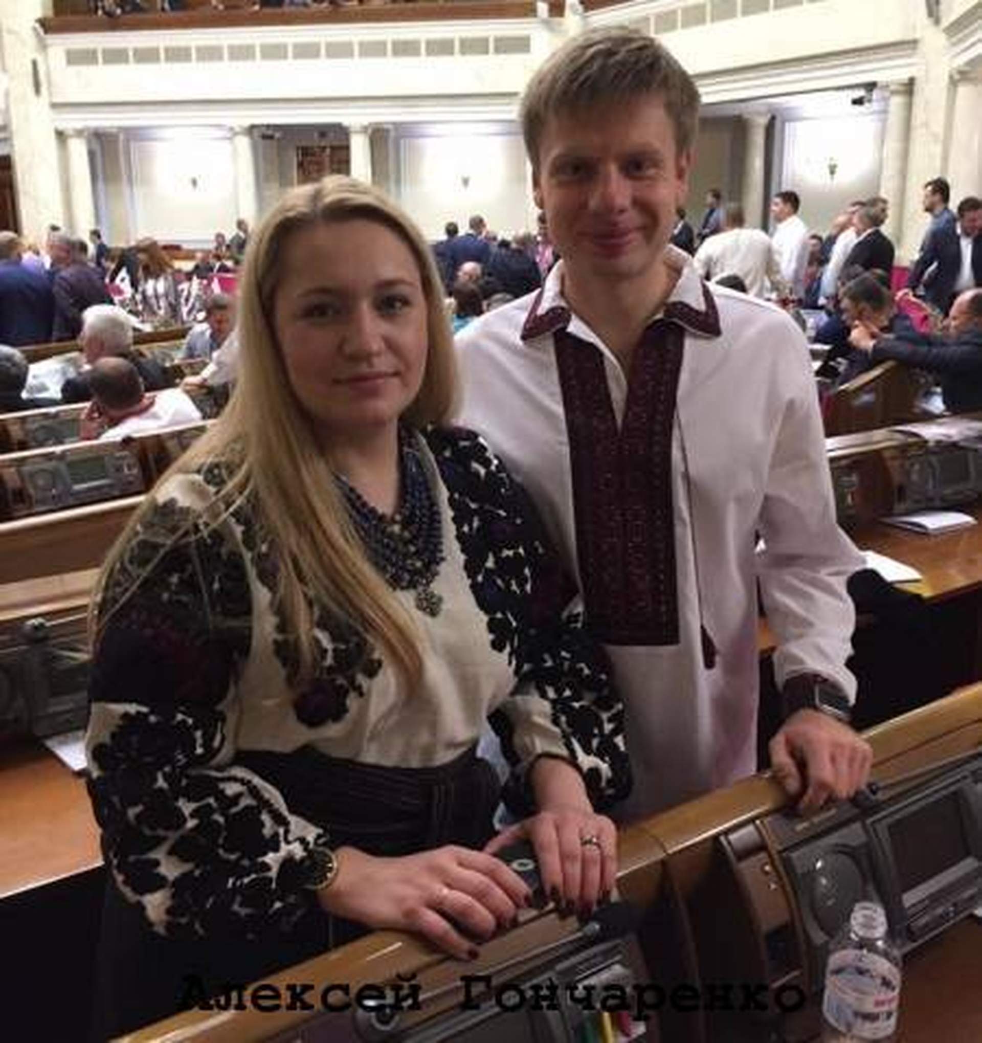 Какие вышиванки выбрали всеукраинские и одесские политики в праздник