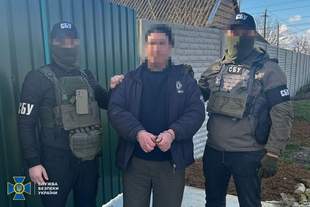 Ексдепутат та його спільниця наводили ракети загарбників на Херсон