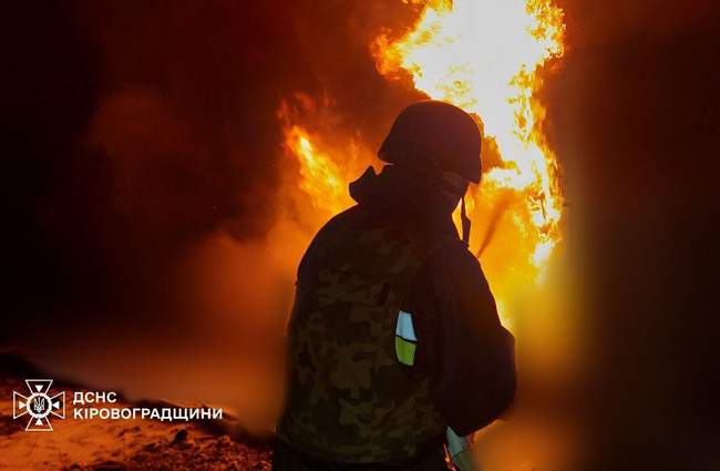 Пожары от попаданий. ФОТО: ГСЧС Кировоградской области