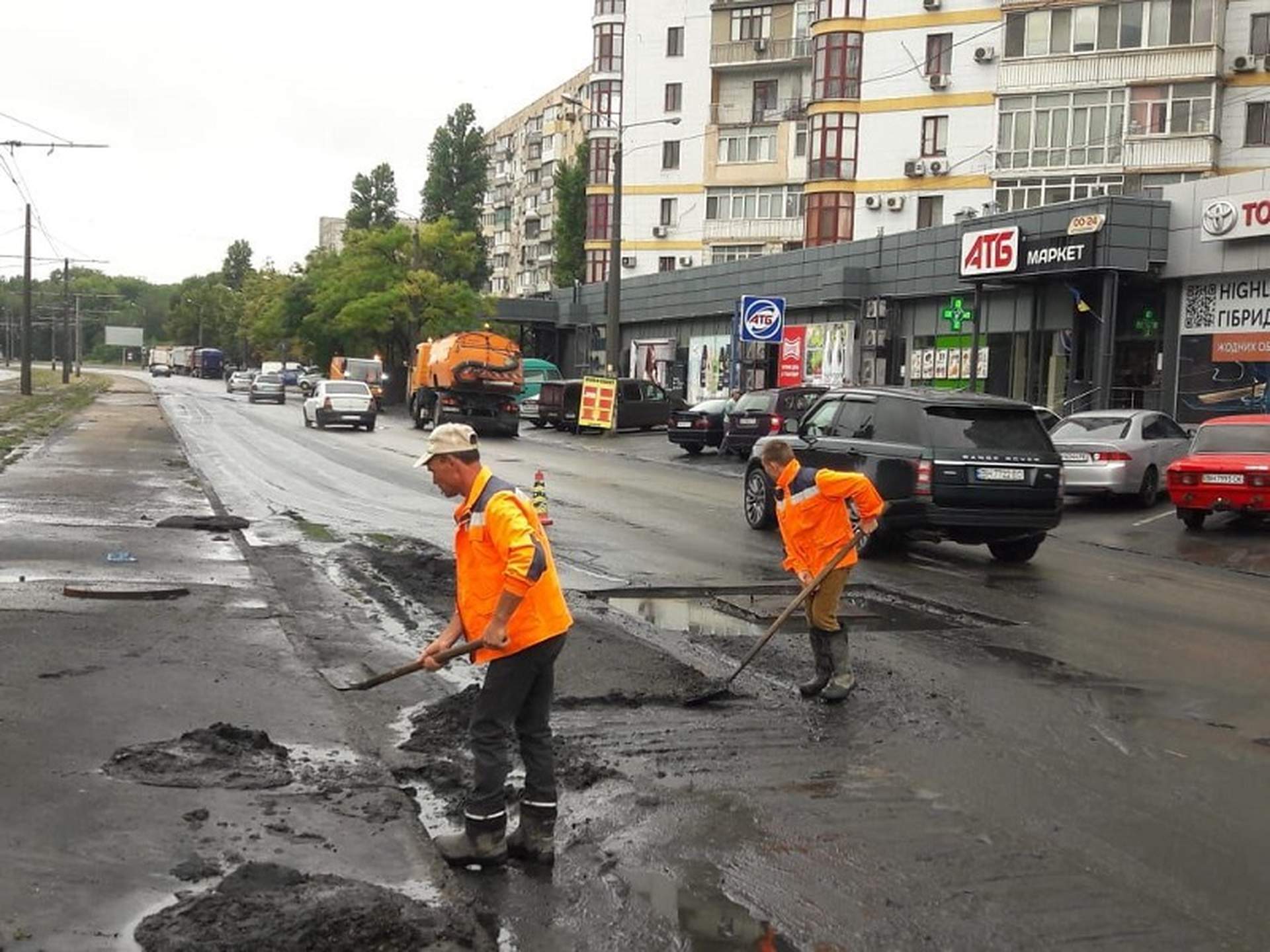 Наслідки негоди в Одесі: зламані гілки та підтоплені вулиці (оновлено)
