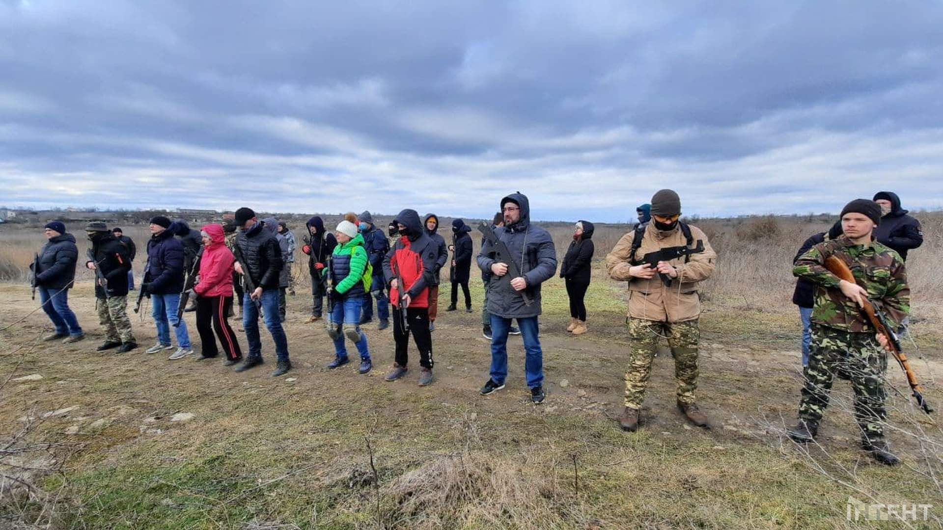 Не панікуй! Готуйся: в Одесі навчали цивільне населення поводитись зі зброєю