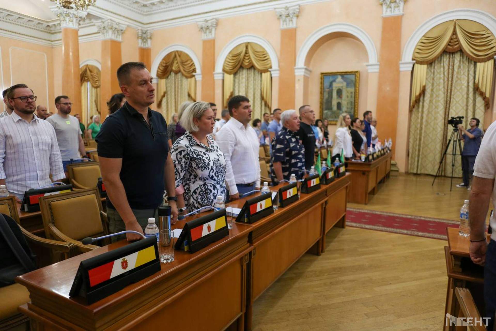 Дядя Гриша у гостях та вимкнення світла: сесія Одеської міської ради у світлинах Інтента