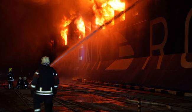 Пожар на судне 12 декабря. ФОТО: ГСЧС в Одесской области