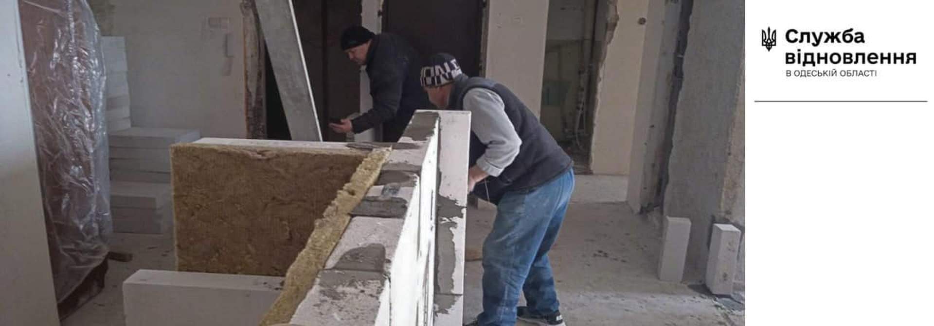 У Сергіївці показали, як відновлюють багатоповерхівку після ракетного удару