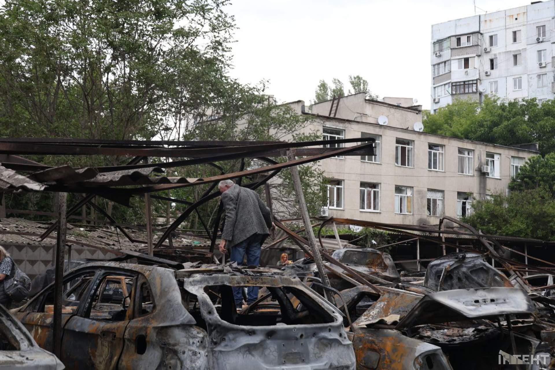 Внаслідок російської атаки в Одесі вночі згоріли 20 авто