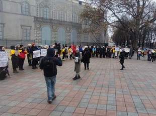 About a hundred Odesa residents held an "anti-tender" rally