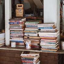 Книги в укритті