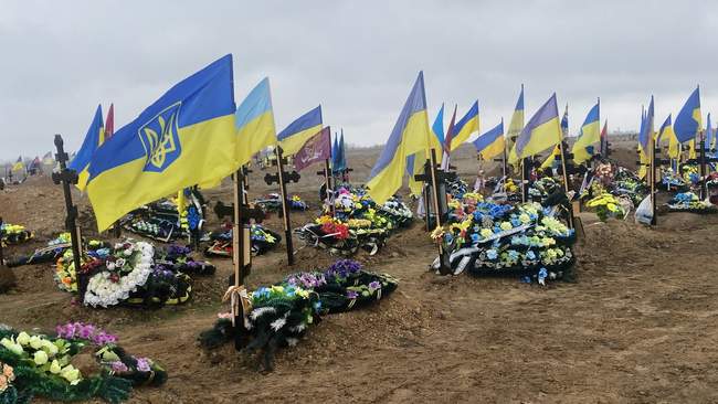 Могили на Матвіївському кладовищі. ФОТО: Суспільне Миколаїв