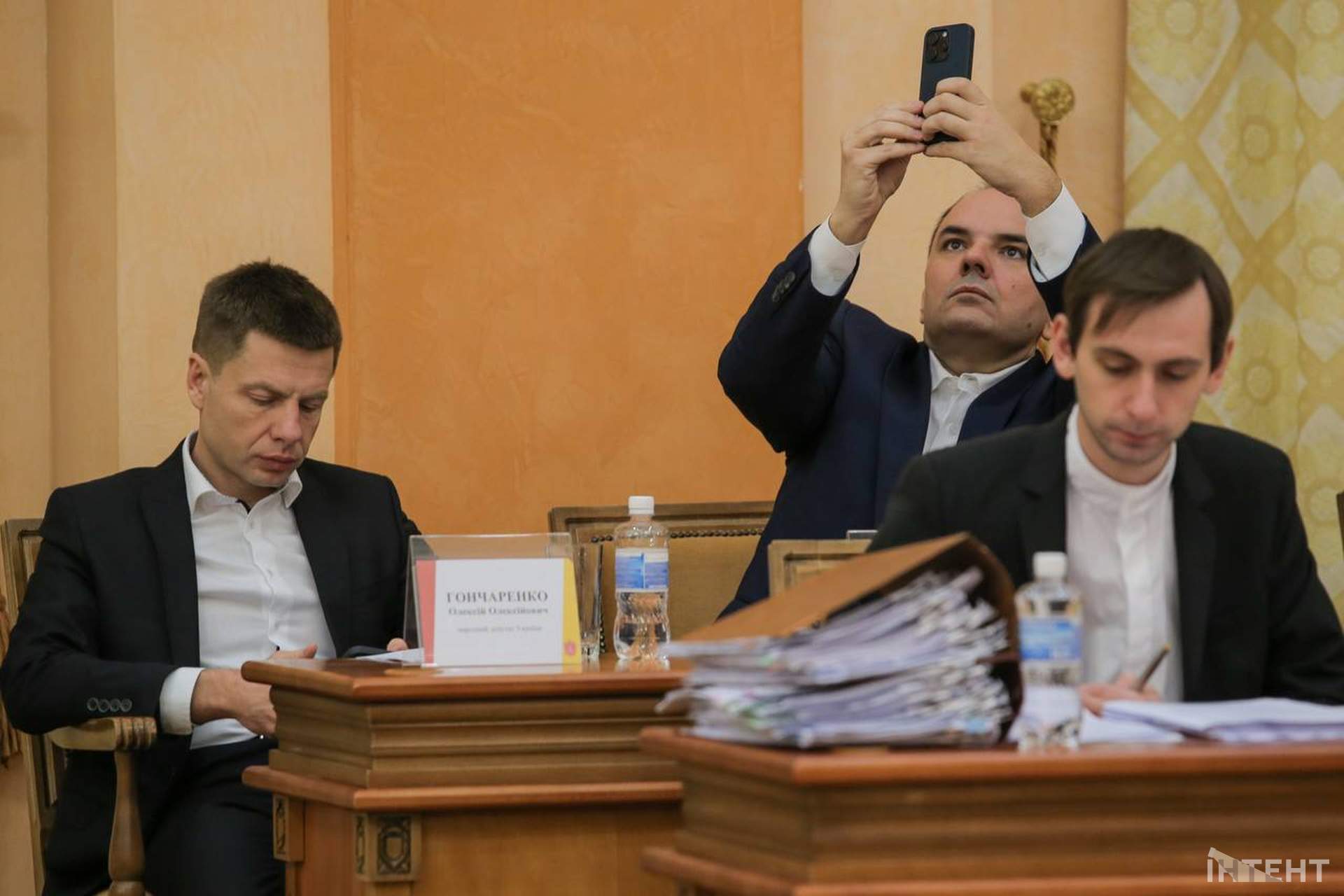 Перша цього року пленарна сесія Одеської міської ради у світлинах Інтента
