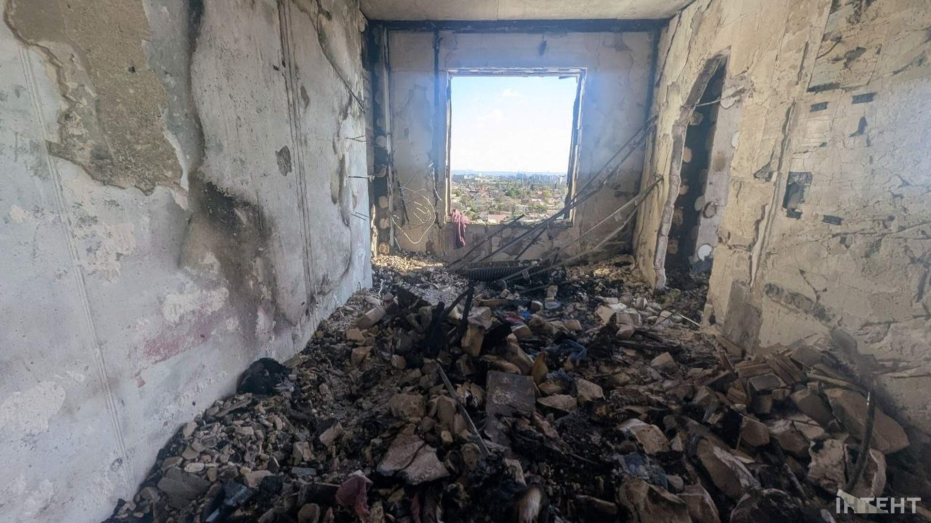Ударні дрони ворога поцілили у багатоповерхівки в Одесі та порт в Ізмаїлі