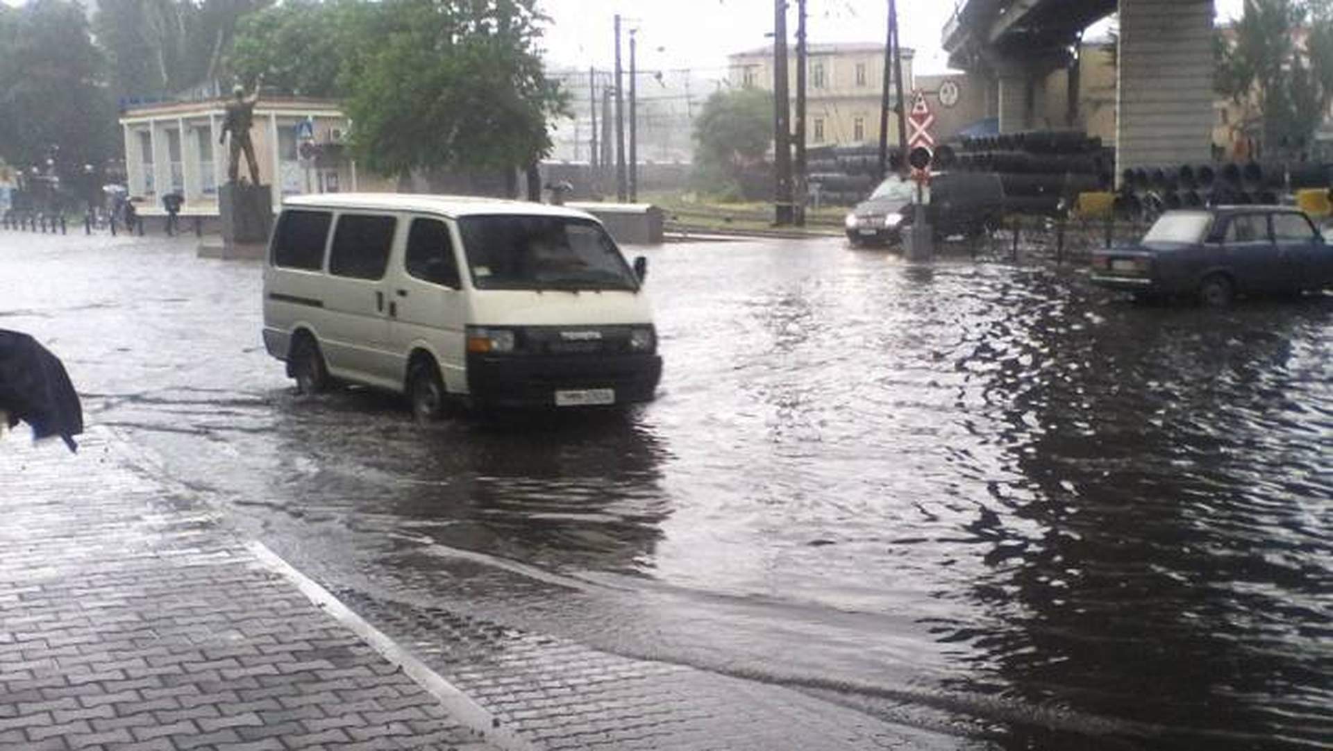 Ливень в Одессе. Дороги стали реками 