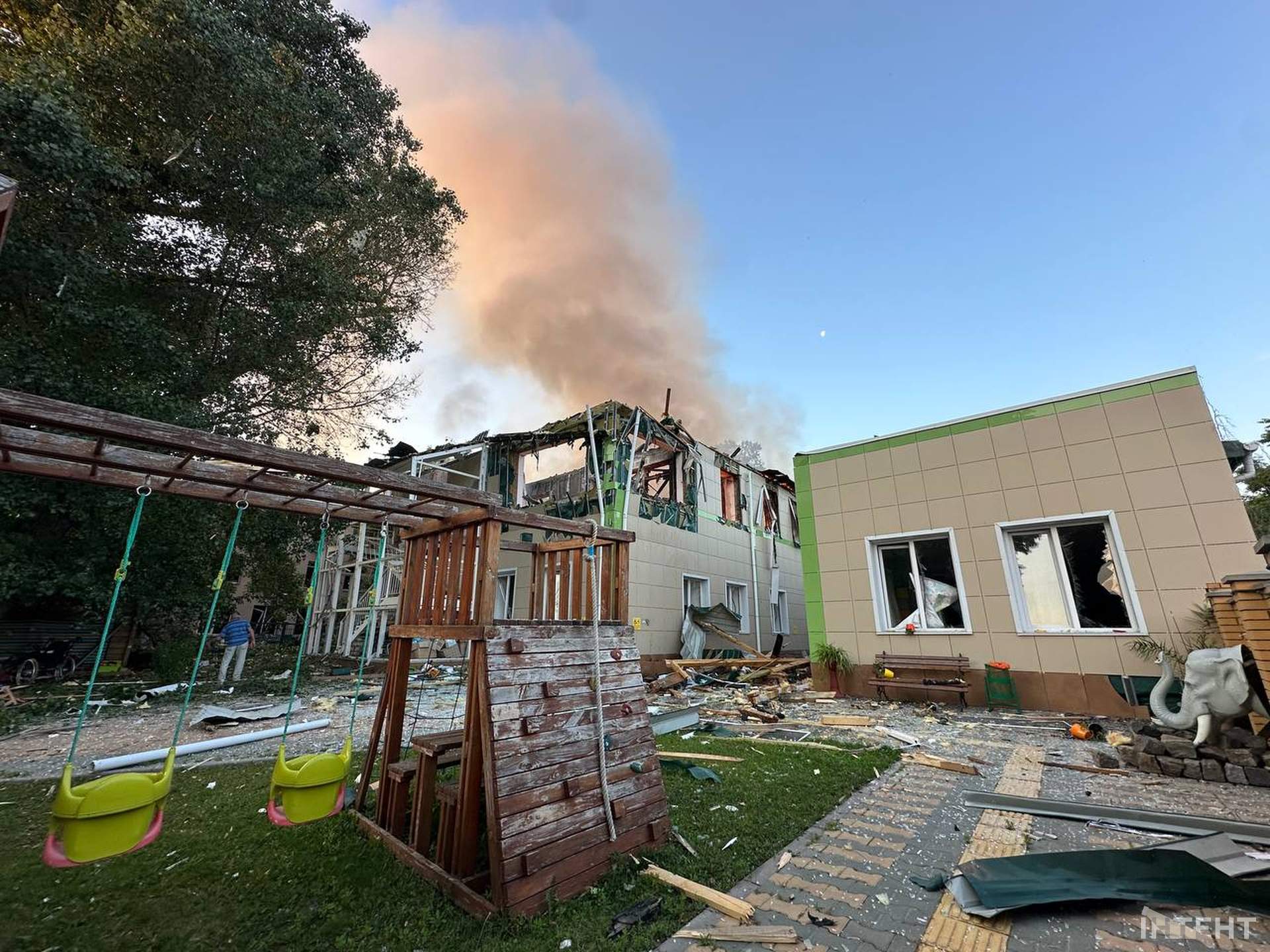 В Одесі дронами влучили в інклюзивний центр та дитсадок, 17 людей отримали поранення