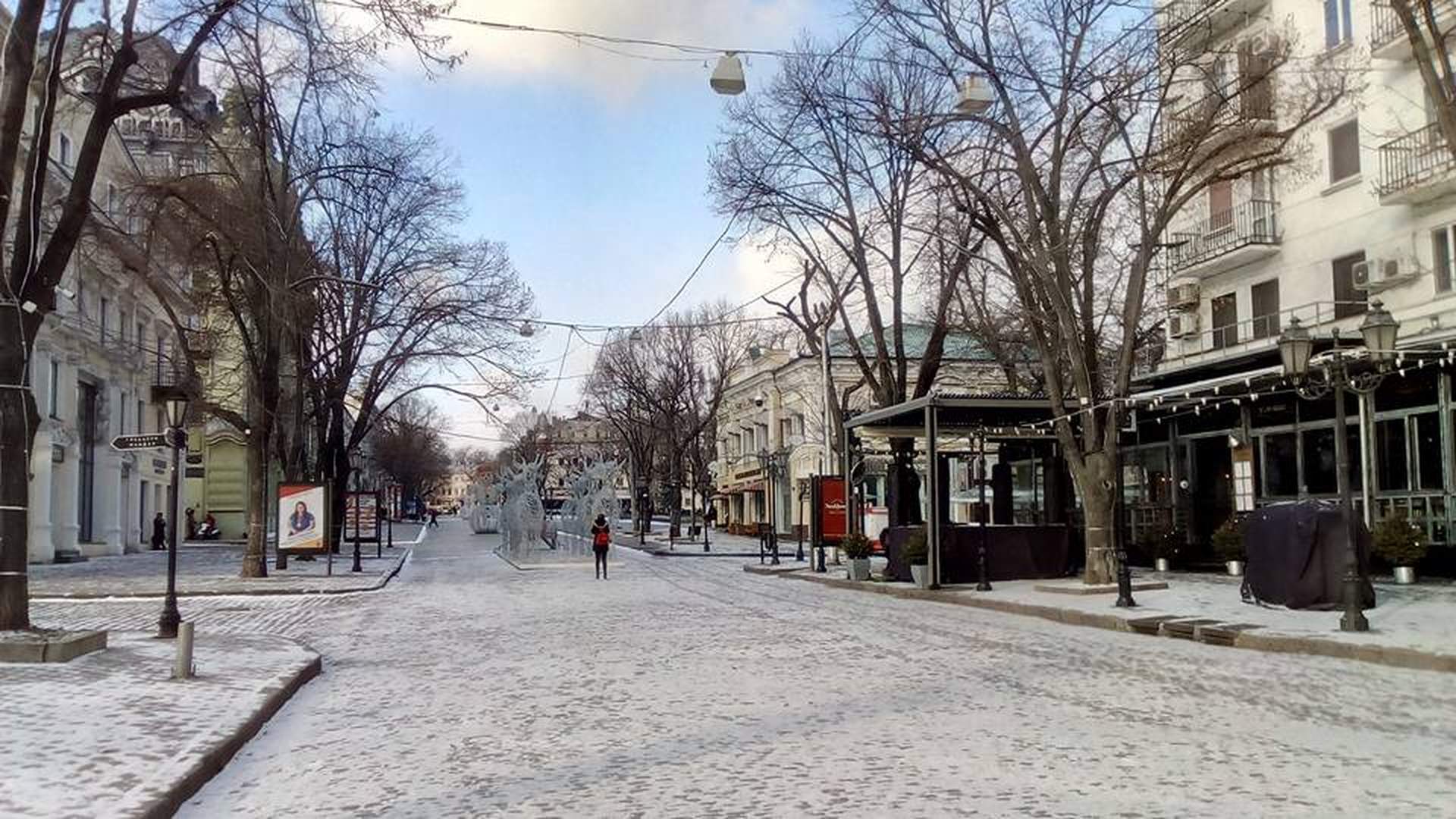 Зима на "старый Новый год": в Одессе выпал небольшой снег