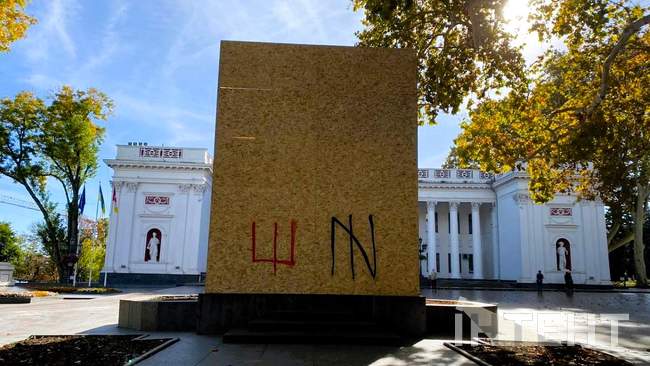 Закритий пам’ятник Пушкіну. ФОТО: Інтент