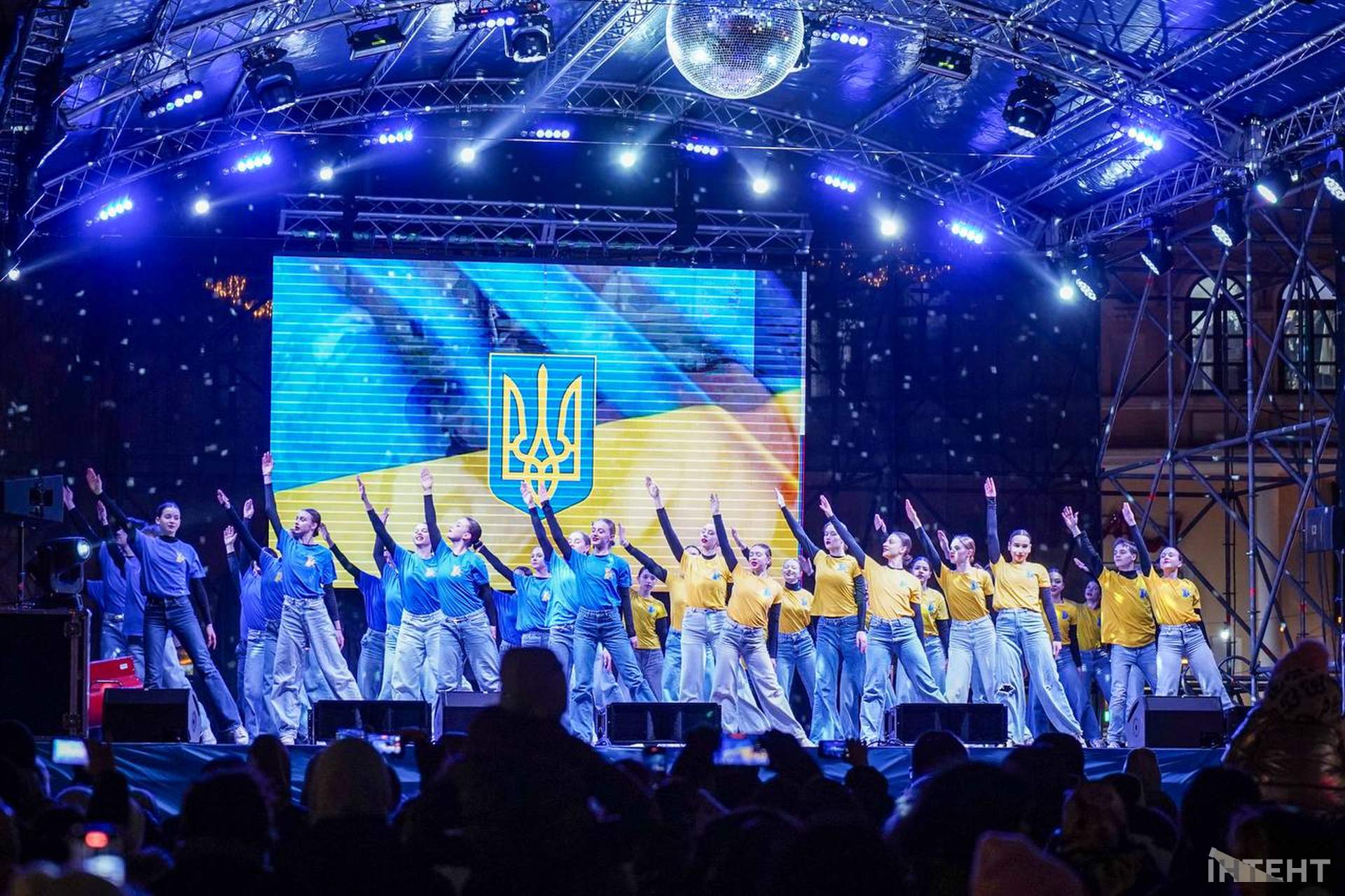 В Одесі запалили головну новорічну ялинку міста