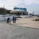 Вікенд на Ланжероні: смугасті стрічки не зупиняють одеситів, які вийшли погуляти