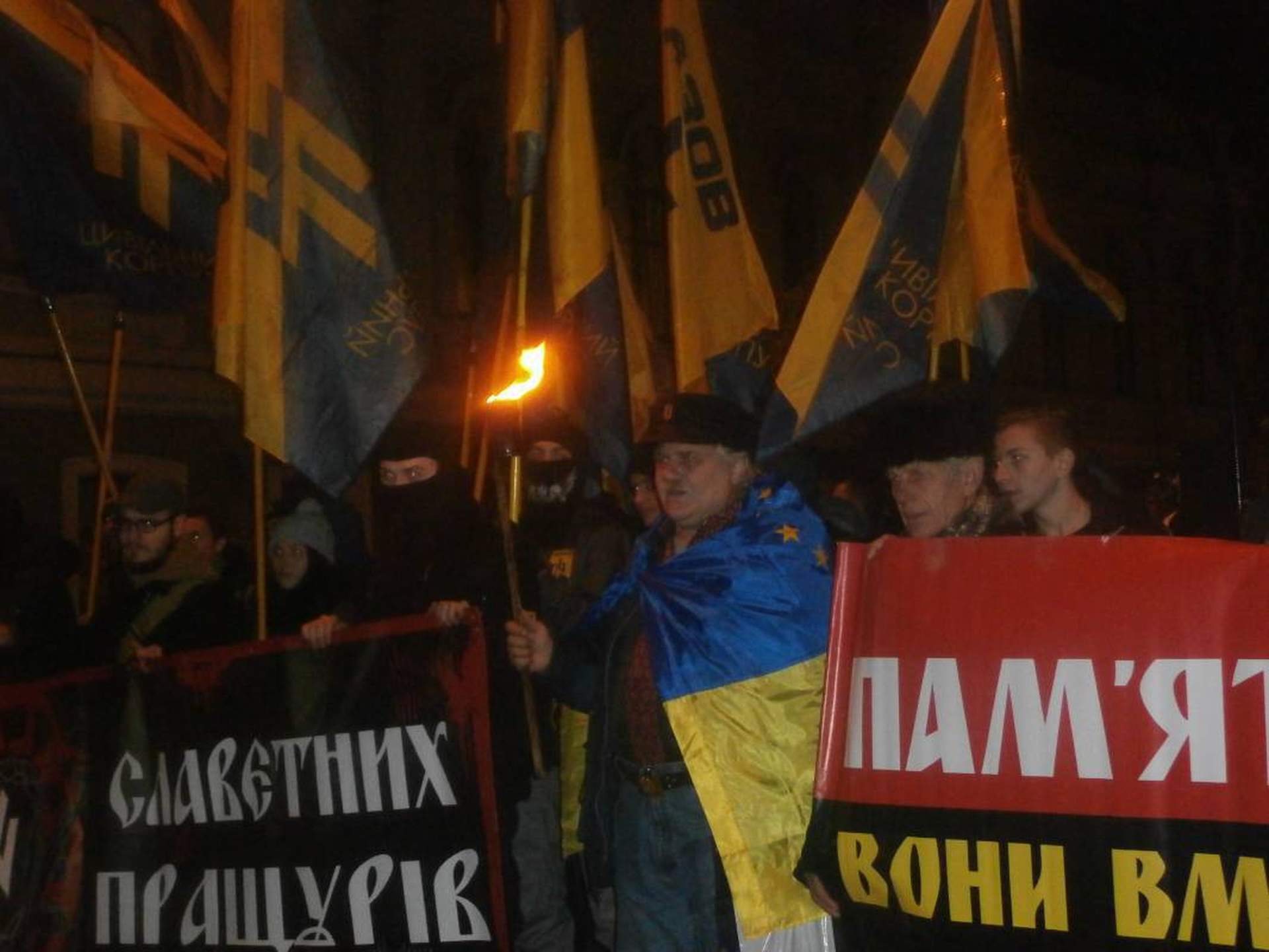 Одесские националисты провели марш за свободу политзаключенных
